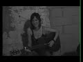 skye est l'invit�e de michel pelay � la maroquinerie, paris. elle interpr�te une chanson cr��e par michel delpech.