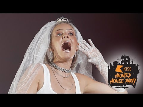 Anne Marie - 2002 (Live At The KISS Haunted House Party 2018)
