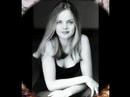 voila une viedo de mena suvari musique pakito