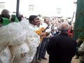 andares cantadole a su simpecao