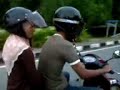 menarik perhatian menarik perhatian