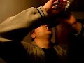 Caysen beim exen einer 3l Cola-Flasche