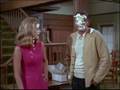videos de Sam cops a pie in the face! - BEWITCHED