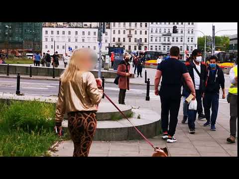 „Gdzie maseczka?” – „w du**” – policja kontra kobieta z psem…