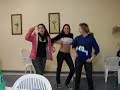Bailando a ver si pueden y lai imitando a.....