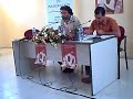 El secretario de la Comisión Española de Ayuda al Refugiado señala el paramilitarismo colombiano como estrategia implementada por el Estado para acabar con la oposición social y política. Explica las dificultades que pone la administración española para reconocer como refugiado a víctimas del paramilitarismo, ya que parte de la falsa premisa de que los paramilitares son grupos de delicuentes que actúan al margen del Estado.