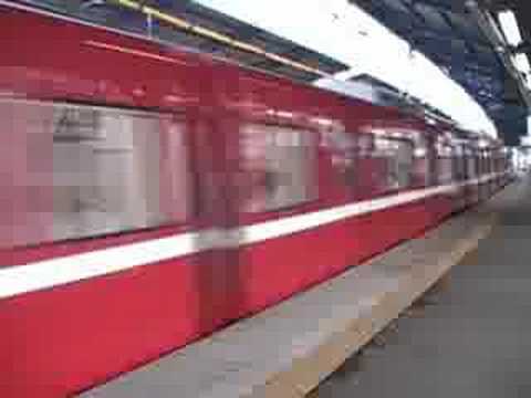 京急1500形1719編成通過