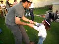 padre e hija bailando