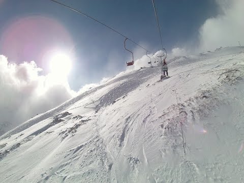 Заснеженные склоны Чегета
