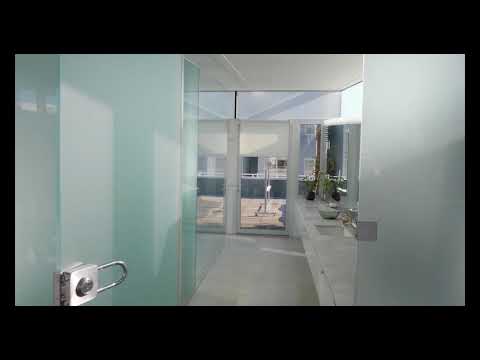 Sunny 2nd floor space/The Alternative