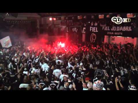 gol na final libertadores - Veja como foi a festa corintiana após o empate com o Boca no primeiro jogo da final da Libertadores.
