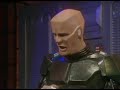 Výměna těl - excelentní díl z 3.řady, za který Chris Barrie (Rimmer) a Craig Charles (Lister) získali ocenění za herecký výkon...z roku 1989