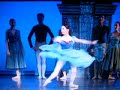 tamara rojo en blancanieves haciendo piruetas