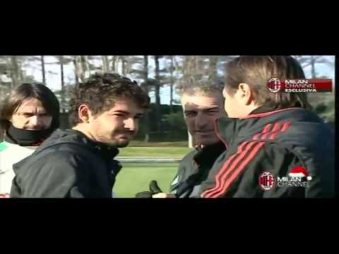 Pato se emociona e � aplaudido por todos ao despedir no Milan