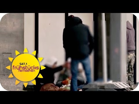 PROBLEMVIERTEL Bahnhof Zoo: OBDACHLOSE hinterlassen U ...