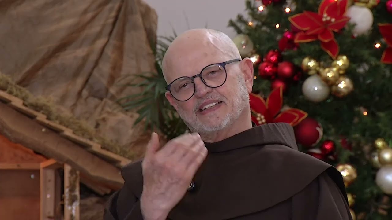 [Frei Mário Tagliari explica o significado do presépio]