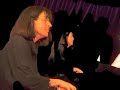 meilleure qualit� et haute d�finition ici: http://www.dailymotion.com/gillesmarceaux/video/x6ki69_que-restetil-de-nos-amours-le-cri-d_music
en partant d'un mantra bouddhique dont se sert le piano pour d�velopper une s�quence rythmique, on finit par reconstituer la c�l�bre chanson de tr�net qui part elle-m�me vers un clin d'?il � l'inventaire de boris vian.
et pour les initi�s, une authentique touche de zeuhl...    
le cri de la carpe : dominique fonfr�de, ann ballester, en concert au triton (les lilas) en 2004.