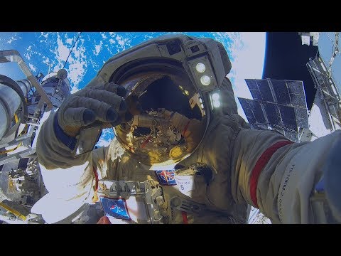 Репортаж о крайнем выходе в открытый космос российских космонавтов.