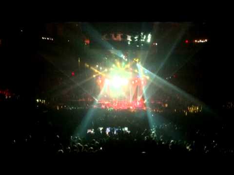 how to get to msg by train