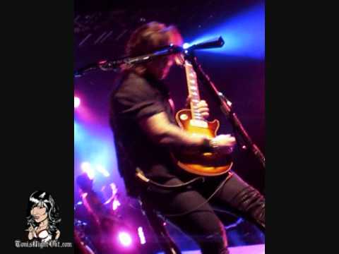Keith Nelson of Buckcherry Kicking Ass on the Guitar!
