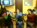 en el local aburriendonos