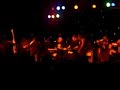 los van van est un groupe musical de cuba, cr�� par le bassiste juan formell en 1969, ancien membre de l'orchestre d'elio reve, qui sera rejoint par un autre membre de cet orchestre, cesar ''pupy'' pedroso . ''changuito'', percussioniste du groupe, a invent� le rythme appel� songo qui �voluera vers la timba, qui est le principal style musical que joue actuellement los van van.

la presse argentine les a surnomm� les 