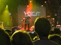 Voicst met opblaasbootje in publiek