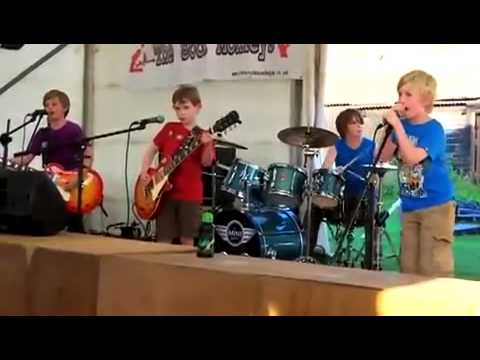 วงร็อคพันธ์จิ๋ว เล่นเพลง Metallica