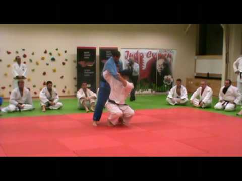 Judo - Morote-seoi-nage demonstrated by Kosei Inoue (JPN)