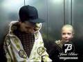 Jimi-Blue-Im-Fahrstu