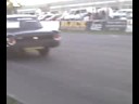 Falcon quemando caucho