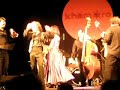 extrait de la soir�e de concerts du 30/05/2008.  ici, le groupe arbat, film� au milieu des spots et des cahots de la foule ...