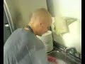 Polak szaleje na zmywaku