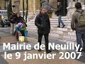 olivier besancenot et la lcr ont manifest�, le mardi 9 janvier 2007, contre l'absence de construction de logements sociaux � neuilly, ville dont nicolas sarkosy fut maire.