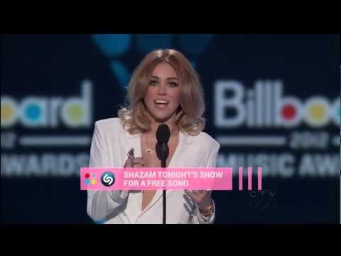 Miley Cyrus presenta el Premio