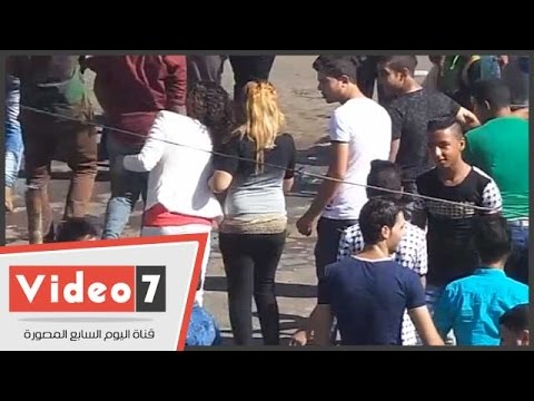 بالفيديو..شاهد شباب يطاردون فتاتين بكورنيش النيل