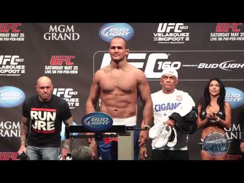 mark - At the UFC 160 weigh-ins, Junior dos Santos and Mark Hunt stepped on the scale Friday evening to make their main event showdown official. Subscribe to our ch...