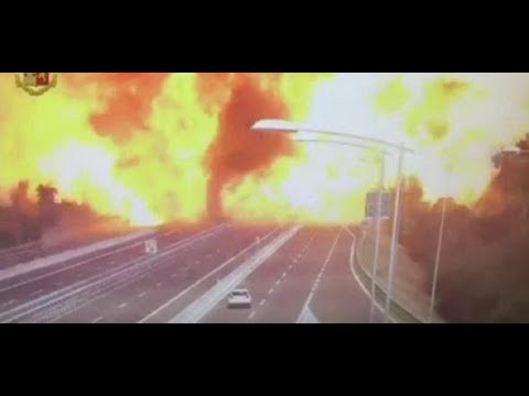 Italien: Tanklastwagen explodiert auf Autobahnbrück ...