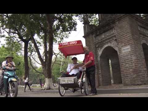 thứ - Anh Phùng Văn Trường - một người đầy nghị lực : bị liệt chân tay nhưng lại vượt lên số phận để luyện viết chữ đẹp . Và anh đang từng ngày truyền tình yêu con...