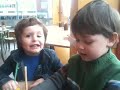 Zie ginds komt ... Benjamin en Vinz
