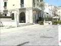 Trani, via le fioriere spazio ai blocchi di marmo