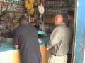 videos de Handing out 