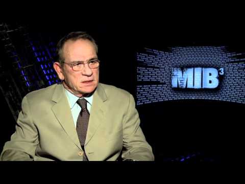 Awkward Tommy Lee Jones interview for MEN IN BLACK 3