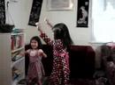 malu y angella   que levanten la mano