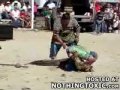 JACARÉ MORDE A CABEÇA DE HOMEM //// ALLIGATOR BITES MAN'S HEAD