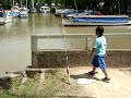 Pescando en la darsena