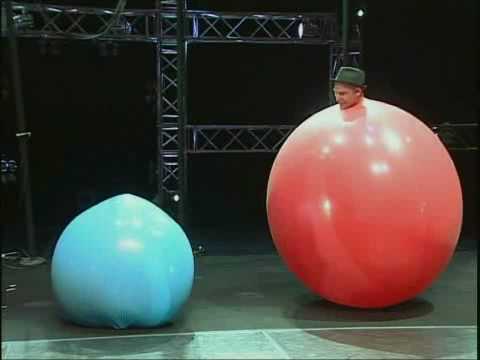 Le Grand Cirque Contortionists and Acrobats