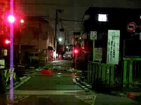 東十条駅付近の踏切2