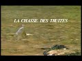 'La chasse des truites', een prachtig filmpje waarin is te zien hoe jagende forellen huishouden onder de elritsen. Het duurt even maar op 3:30 gaan ze dan echt los.
