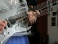 suonare la chitarra